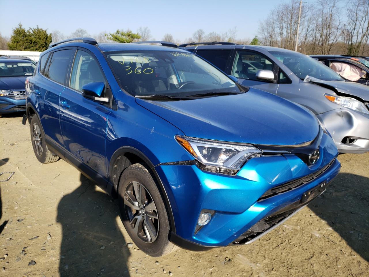 TOYOTA RAV4 XLE 2017 with VIN JTMRFREV5HJ707339 - Photo from auction