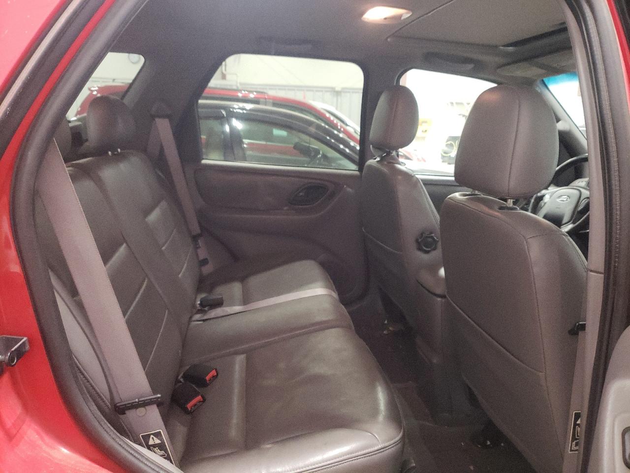 Photo 6 from auction – 2002 FORD ESCAPE XLT with VIN 1FMYU04192KB76011