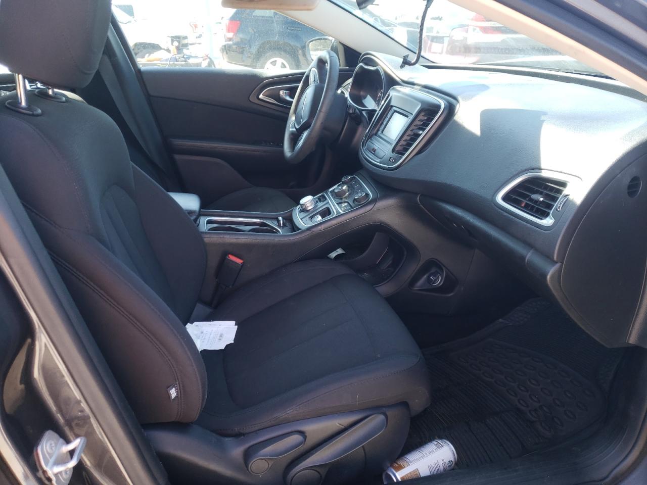 Photo 5 from auction – 2016 CHRYSLER 200 LIMITE with VIN 1C3CCCAB4GN152192