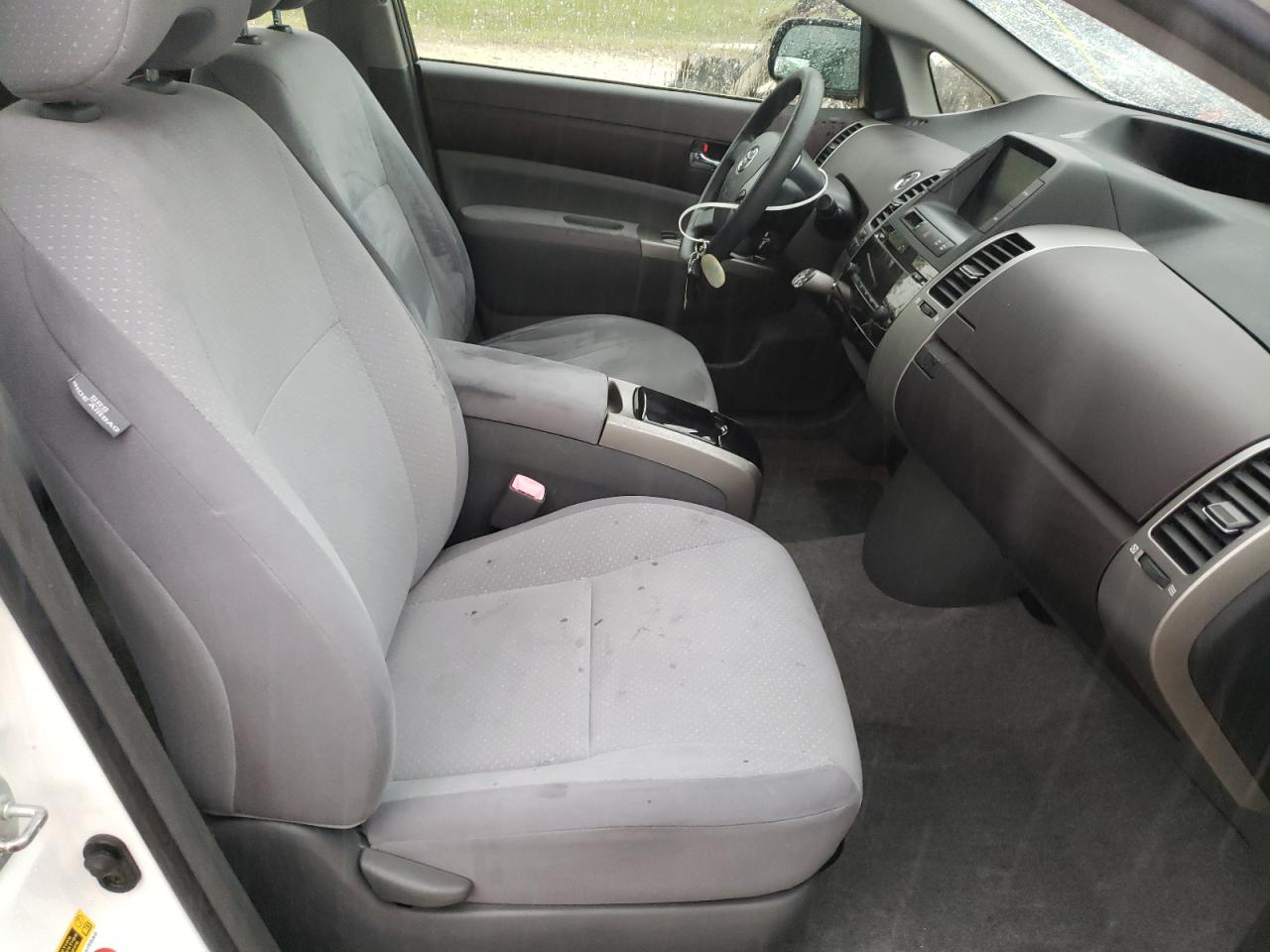Photo 5 from auction – 2005 TOYOTA PRIUS with VIN JTDKB20U153067942