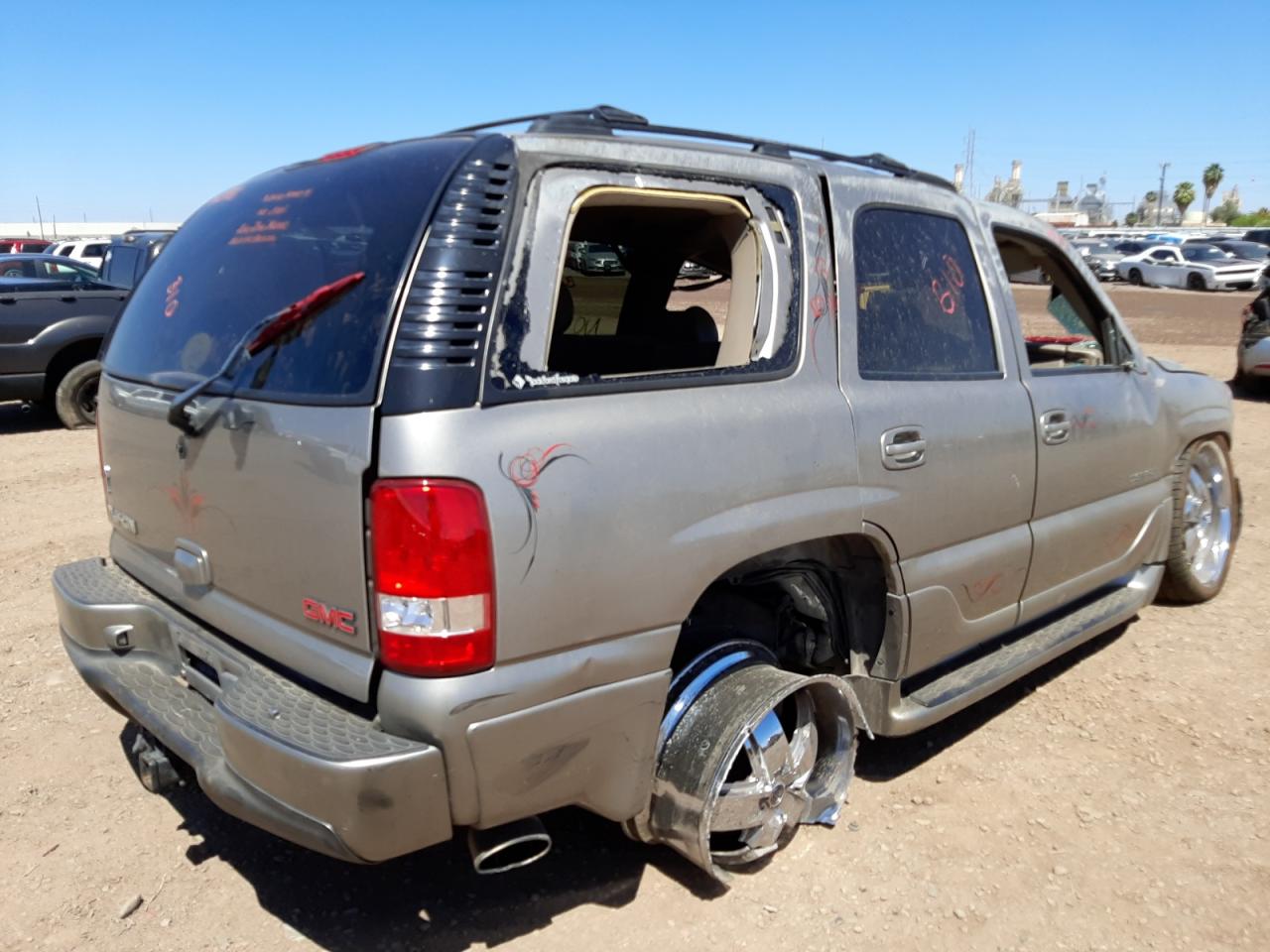 Photo 4 from auction – 2002 GMC DENALI with VIN 1GKEK63U82J262898