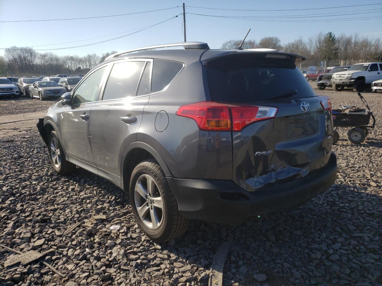Photo 3 from auction – 2015 TOYOTA RAV4 XLE with VIN JTMRFREV2FD112640
