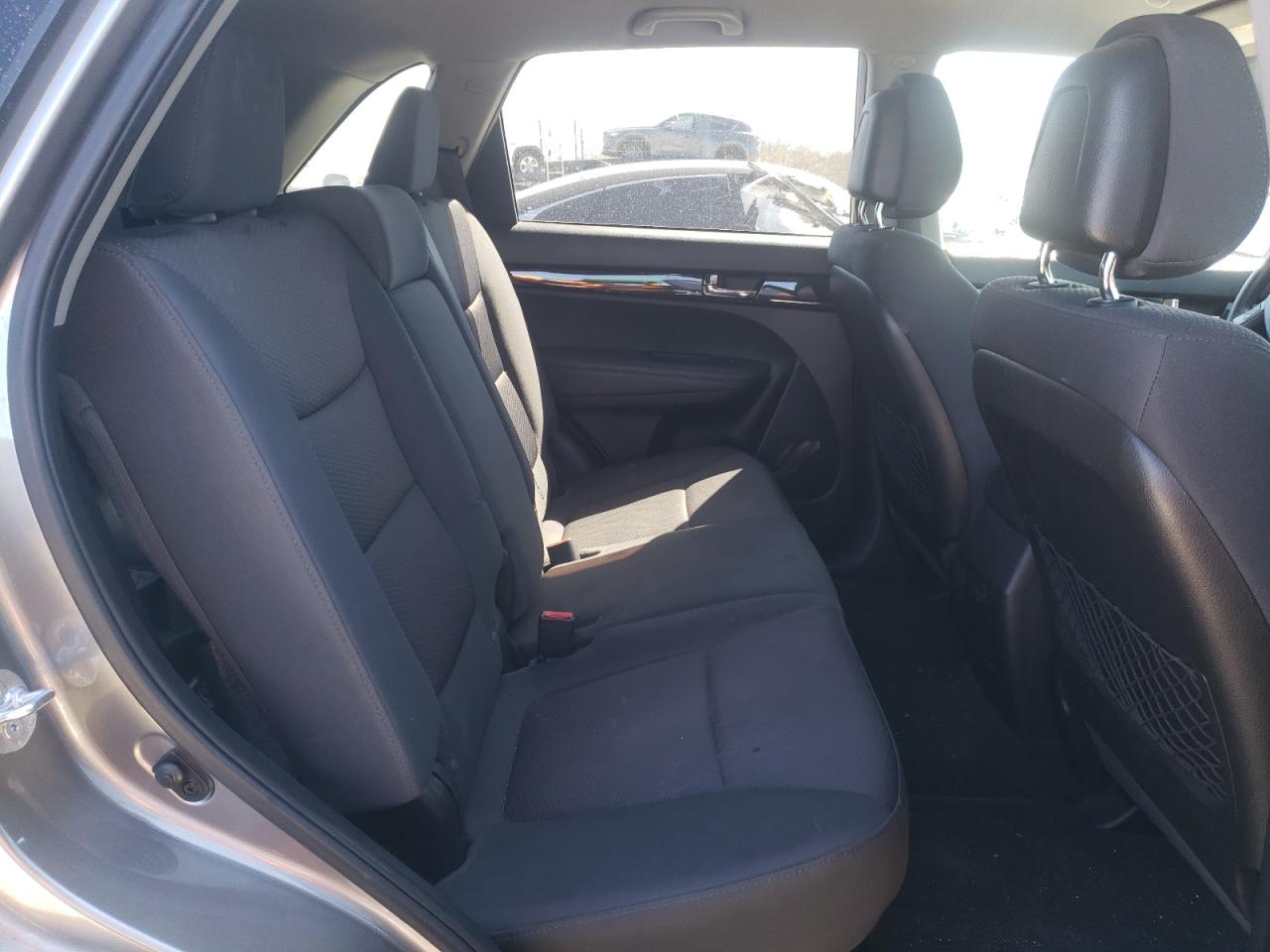 Photo 6 from auction – 2011 KIA SORENTO BA with VIN 5XYKTDA16BG055354
