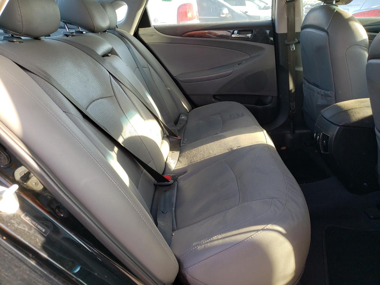 Photo 6 from auction – 2014 HYUNDAI SONATA SE with VIN 5NPEC4AB3EH849196