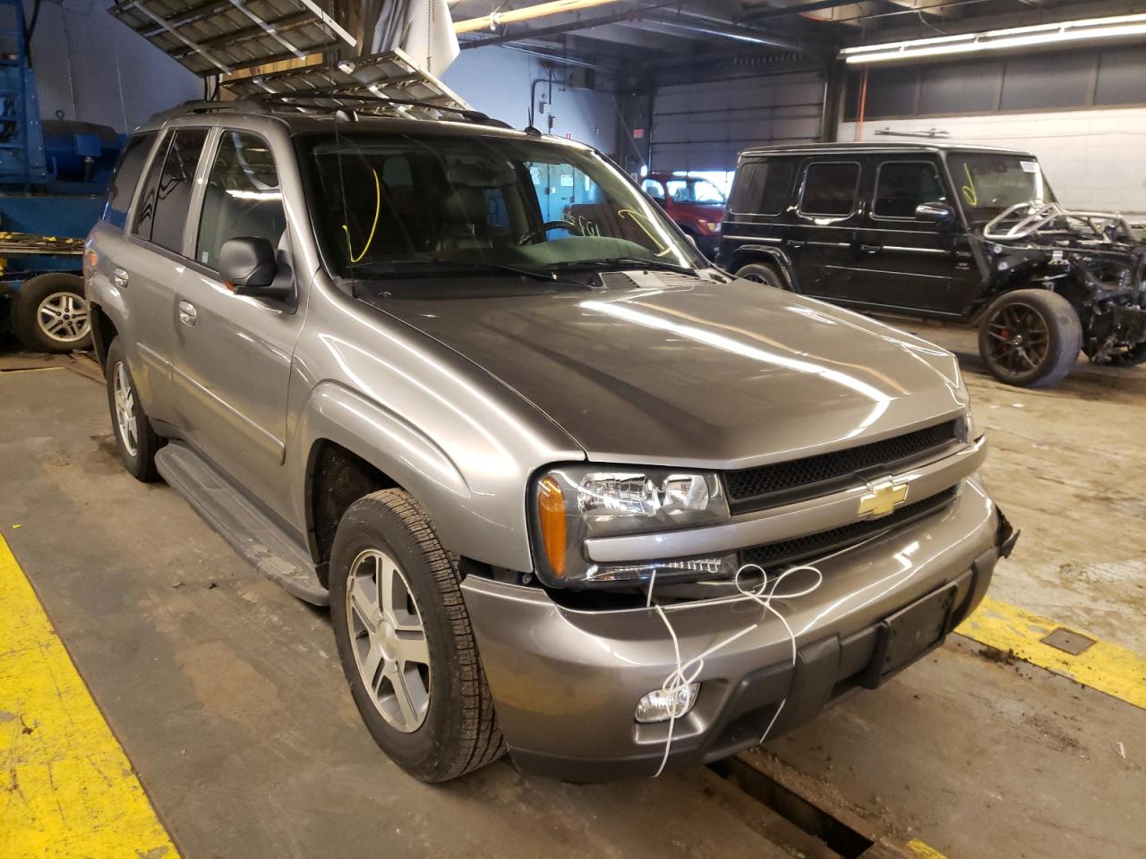 CHEVROLET TRAILBLAZE 2005 with VIN 1GNDT13S352379493 - Photo from auction