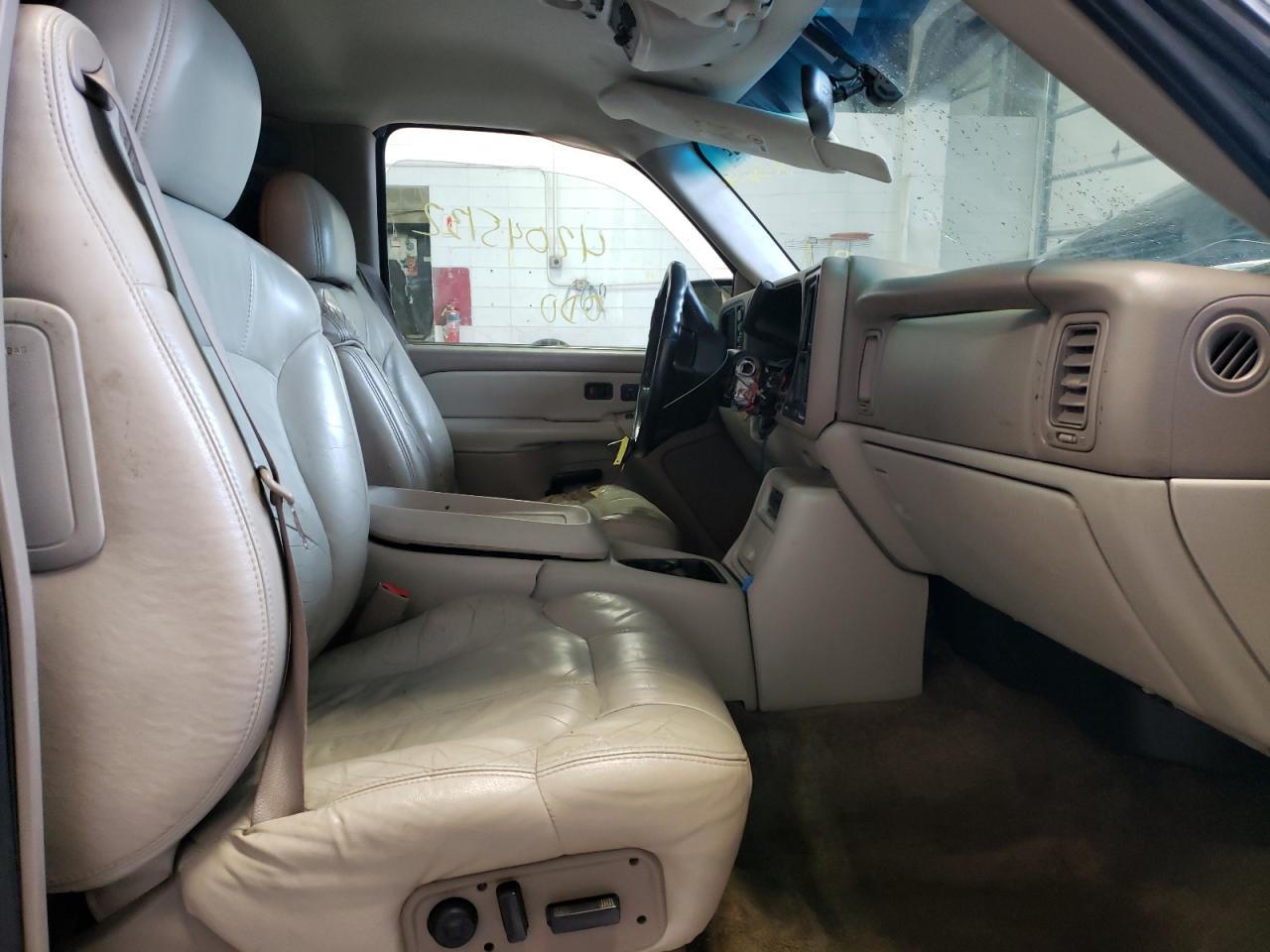 Photo 5 from auction – 2002 CHEVROLET SUBURBAN K with VIN 3GNFK16Z42G303384