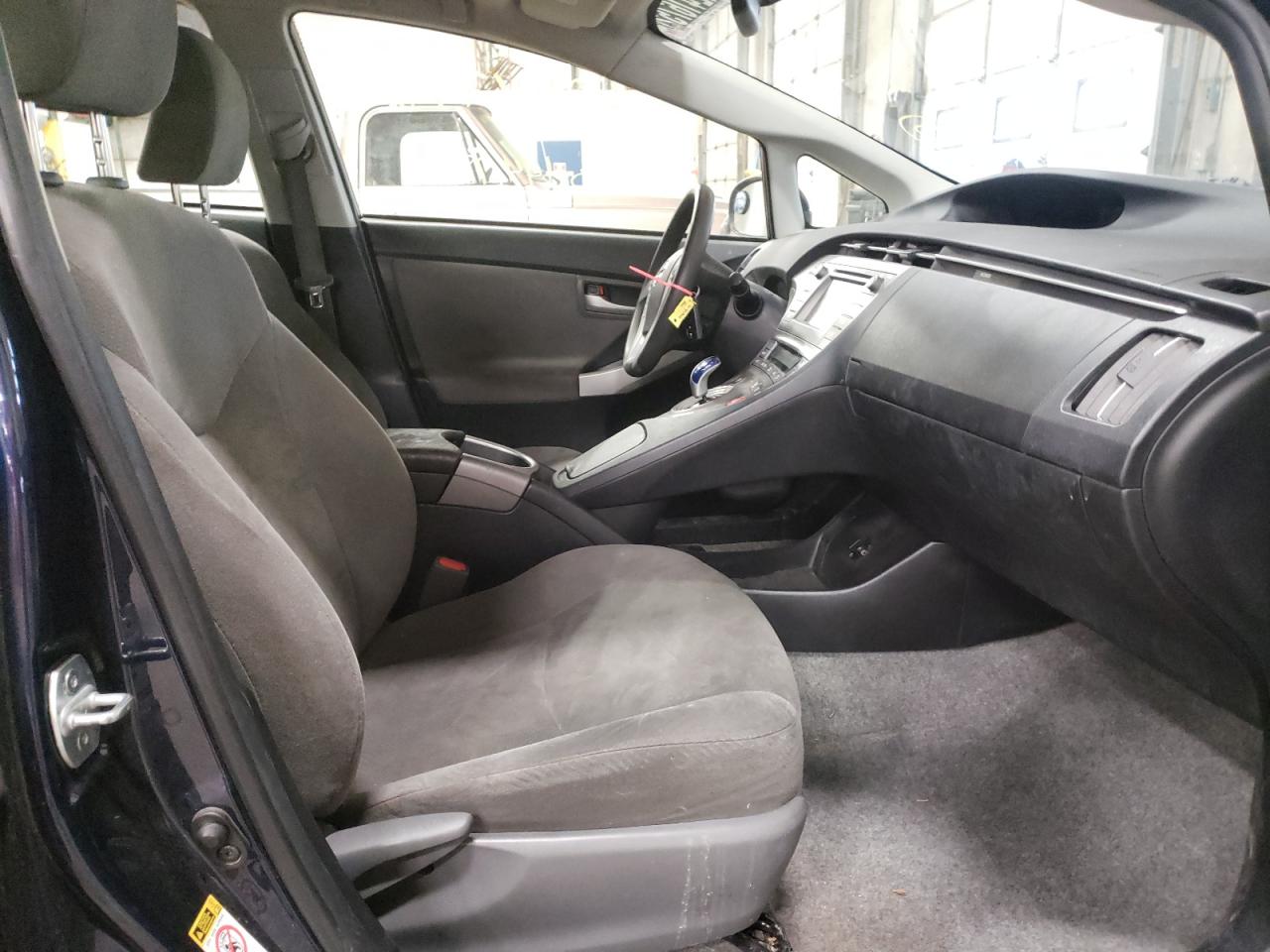 Photo 5 from auction – 2015 TOYOTA PRIUS with VIN JTDKN3DU5F0440426