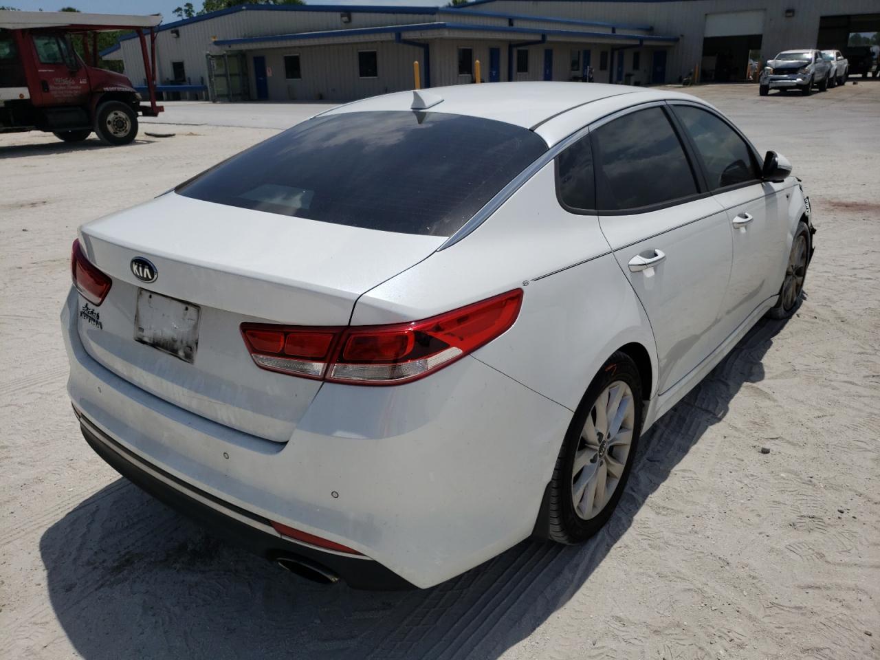 Photo 4 from auction – 2018 KIA OPTIMA LX with VIN 5XXGT4L36JG252192