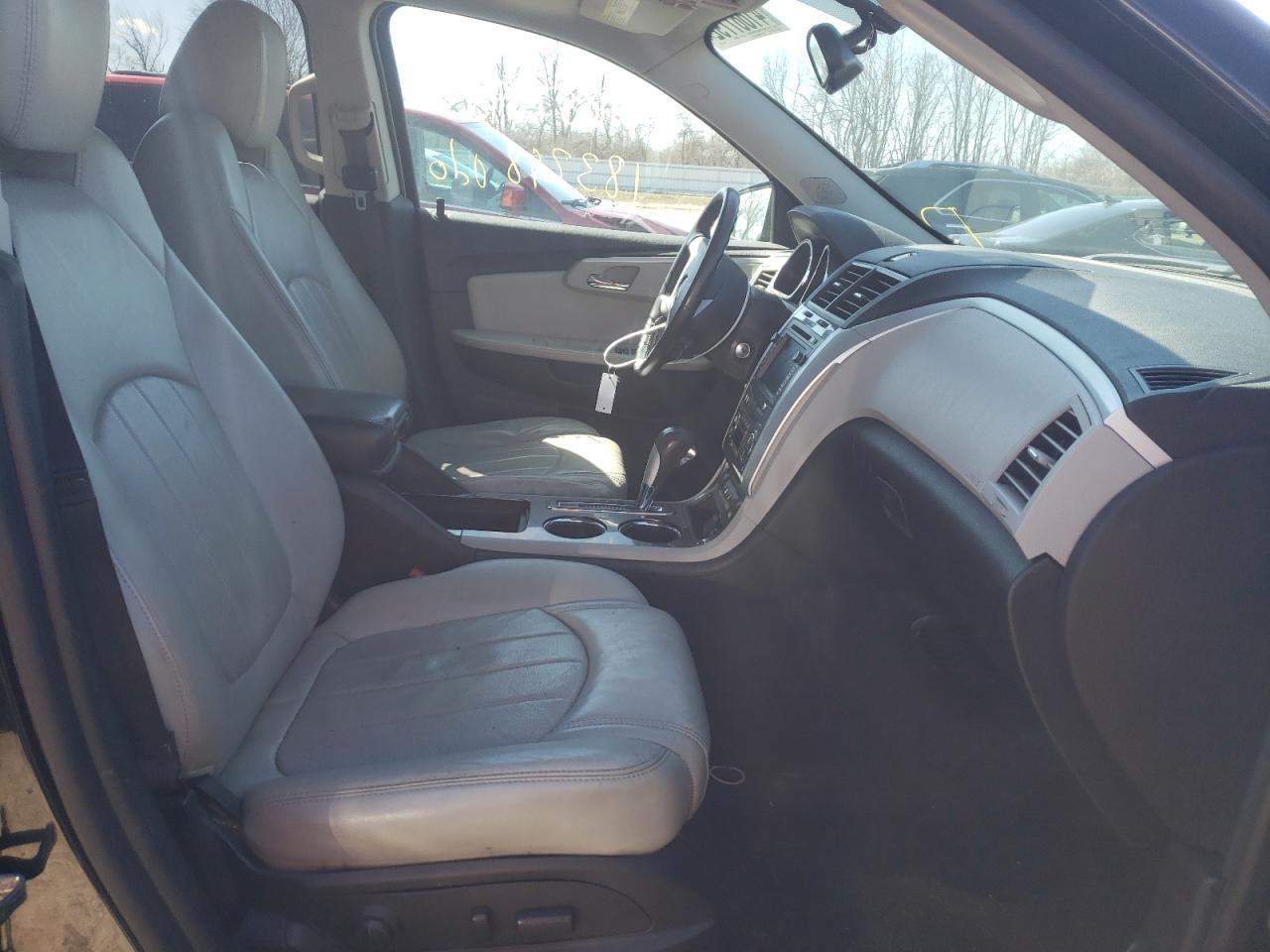 Photo 5 from auction – 2012 CHEVROLET TRAVERSE L with VIN 1GNKRLED7CJ286110