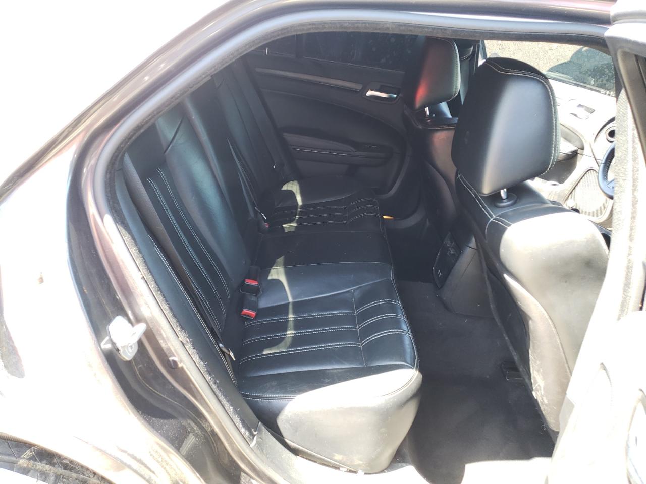Photo 6 from auction – 2015 CHRYSLER 300 S with VIN 2C3CCABG5FH882229
