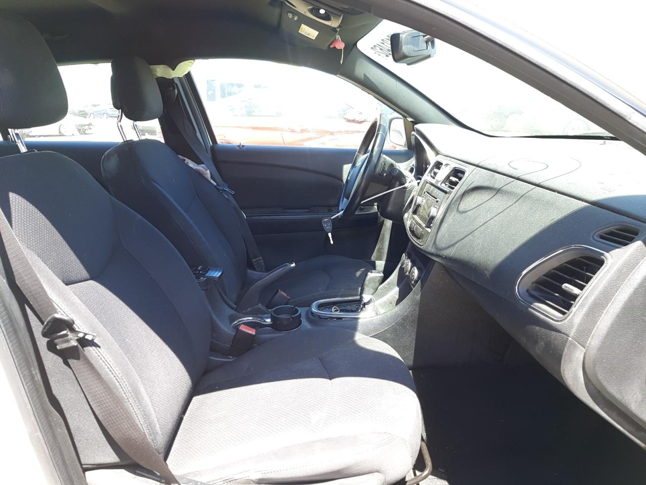 Photo 5 from auction – 2014 CHRYSLER 200 TOURIN with VIN 1C3CCBBB7EN131181