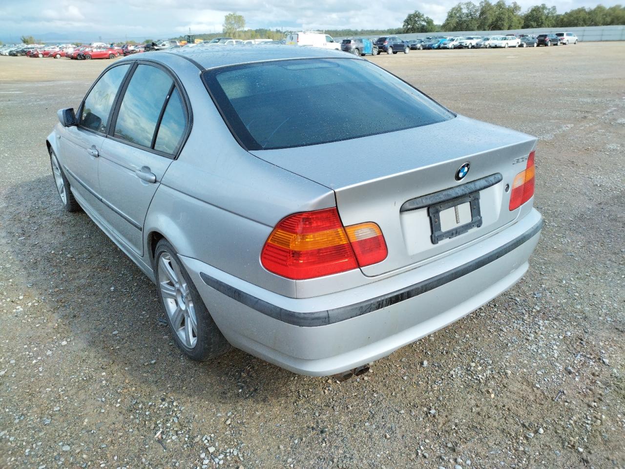 Photo 3 from auction – 2002 BMW 325 I with VIN WBAEV33482KL76411