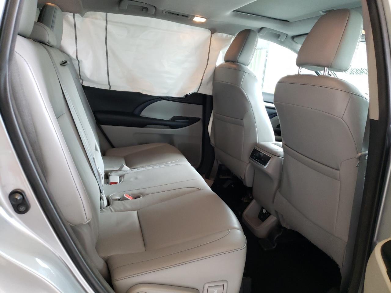 Photo 6 from auction – 2016 TOYOTA HIGHLANDER with VIN 5TDJKRFH7GS230917