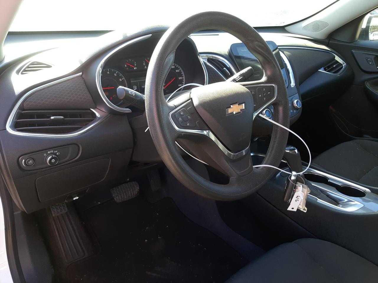 Photo 9 from auction – 2019 CHEVROLET MALIBU LT with VIN 1G1ZD5ST2KF186598
