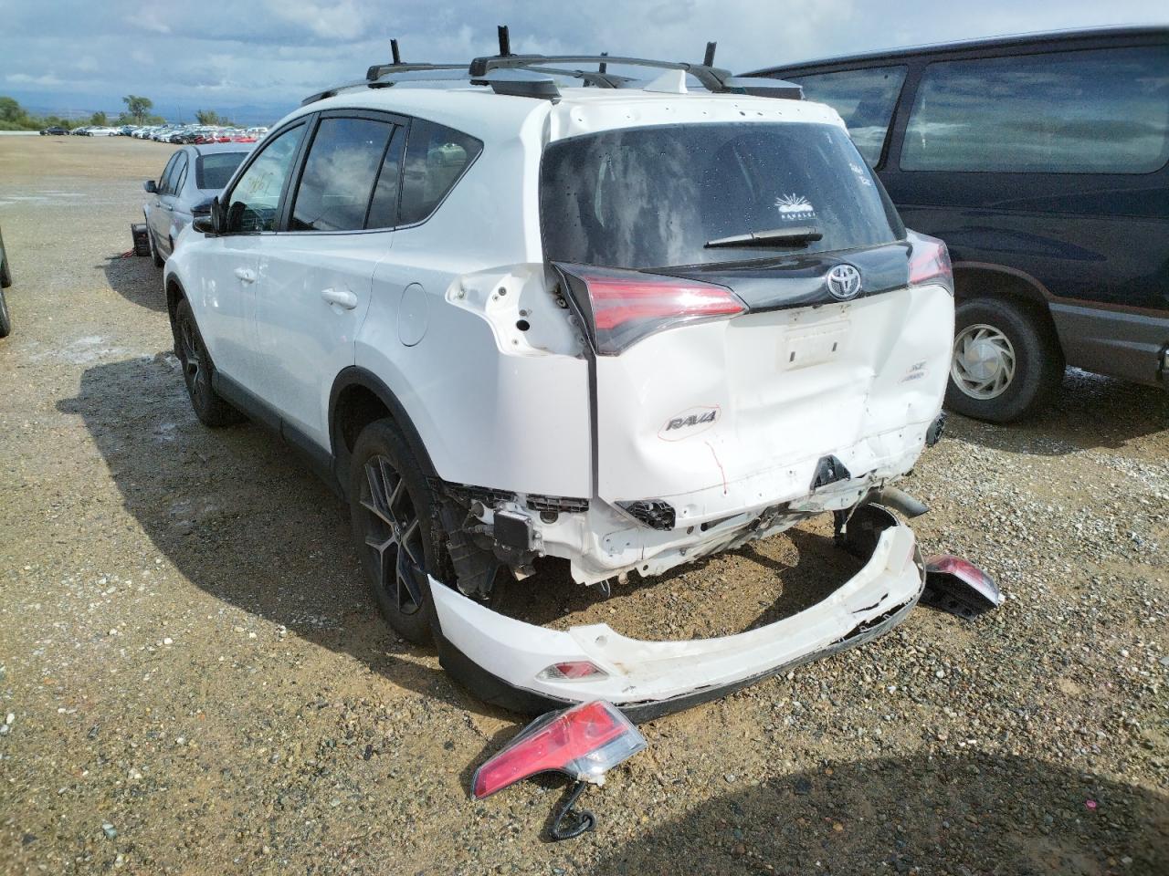 Photo 3 from auction – 2016 TOYOTA RAV4 SE with VIN 2T3JFREV3GW477653