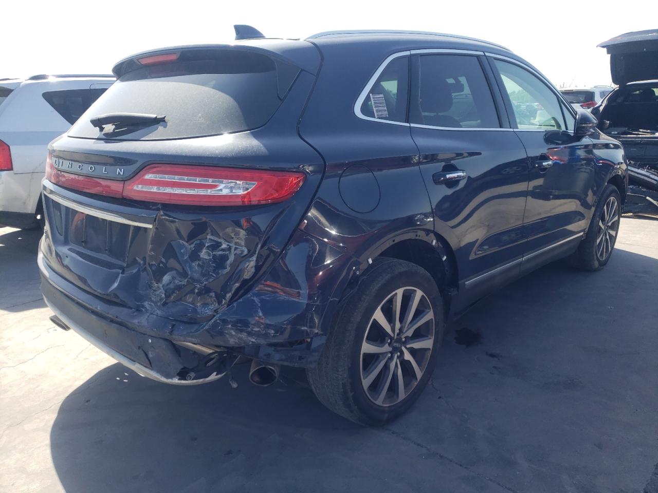 Photo 4 from auction – 2019 LINCOLN MKC RESERV with VIN 5LMCJ3C96KUL08042