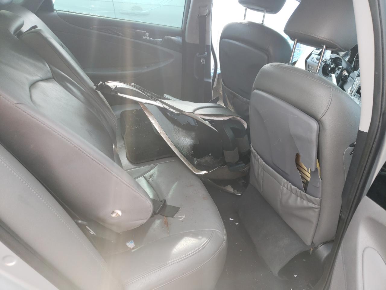 Photo 6 from auction – 2011 HYUNDAI SONATA SE with VIN 5NPEC4AC0BH258022