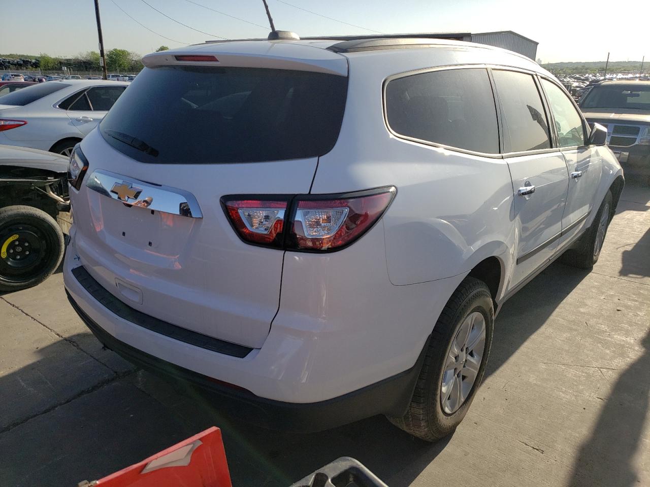 Photo 4 from auction – 2017 CHEVROLET TRAVERSE L with VIN 1GNKVFKD7HJ286147