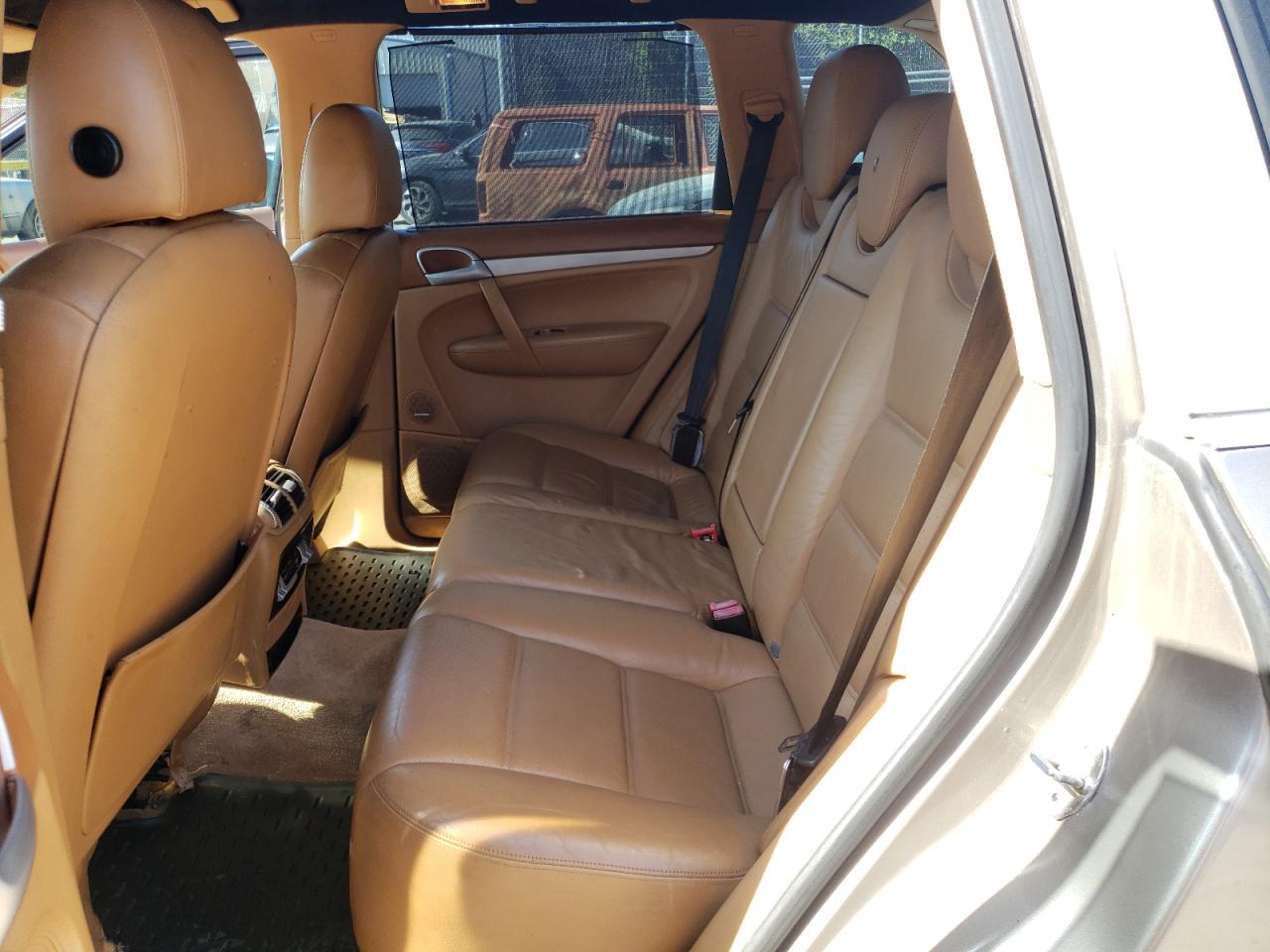 Photo 6 from auction – 2004 PORSCHE CAYENNE S with VIN WP1AB29P64LA67070