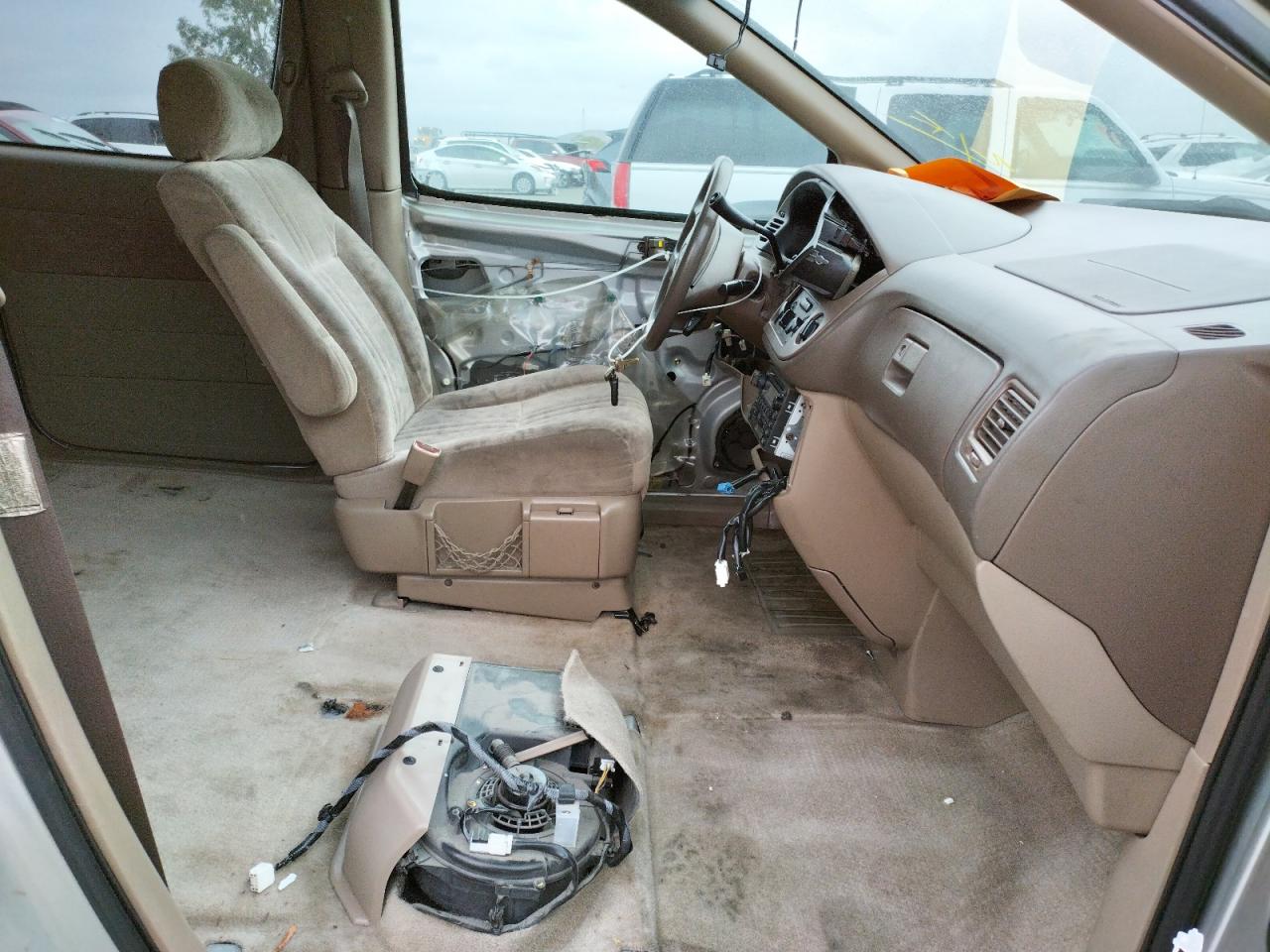 Photo 5 from auction – 2001 TOYOTA SIENNA LE with VIN 4T3ZF13C71U386396