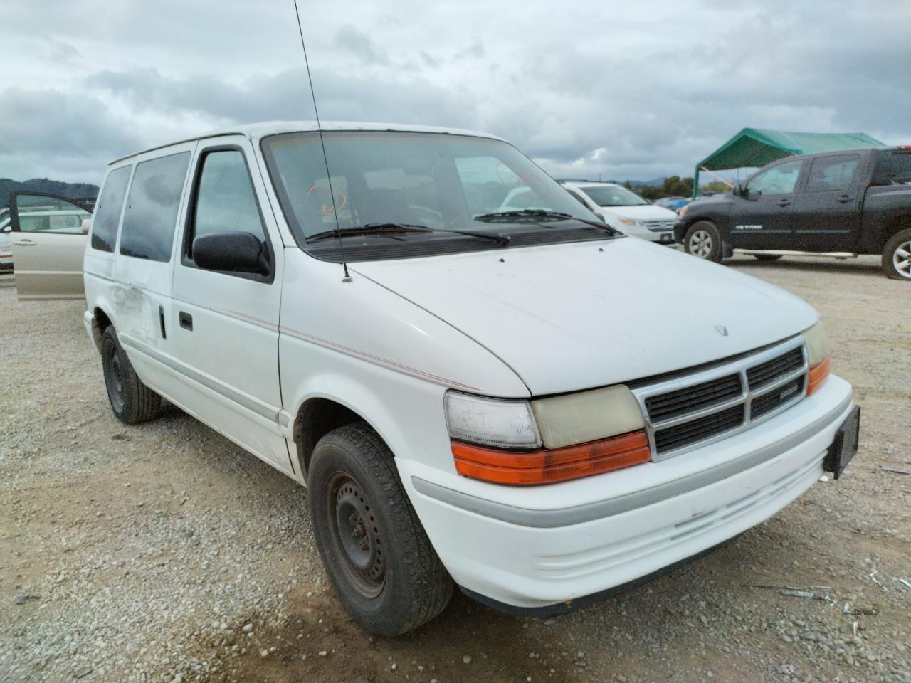 DODGE CARAVAN SE 1993 with VIN 2B4GH45R7PR397368 - Photo from auction