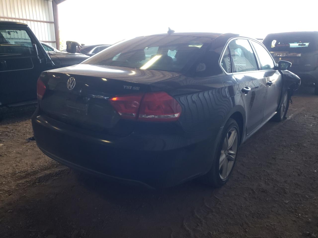 Photo 4 from auction – 2014 VOLKSWAGEN PASSAT SE with VIN 1VWBS7A37EC074152
