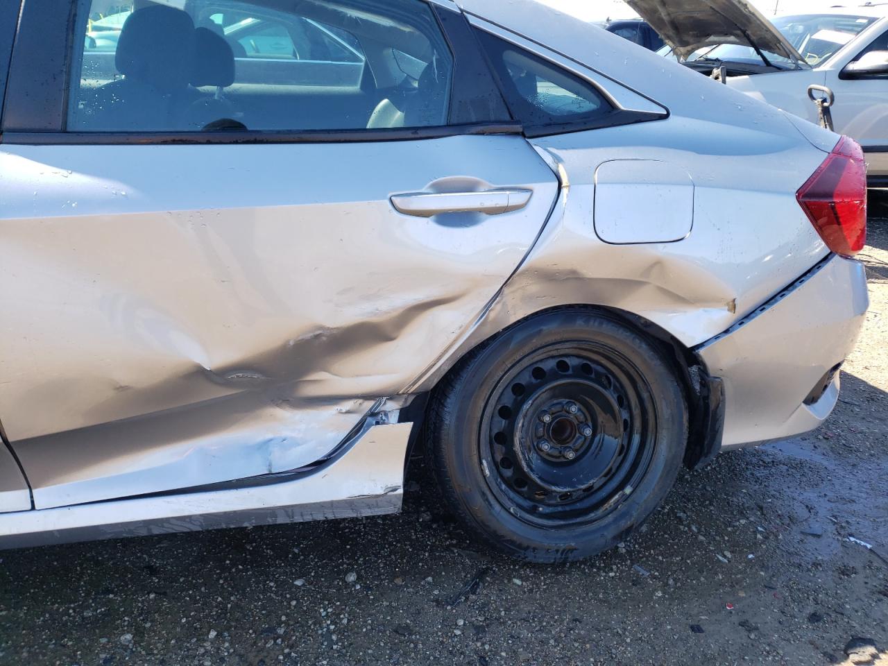 Photo 9 from auction – 2017 HONDA CIVIC LX with VIN 19XFC2F56HE058374