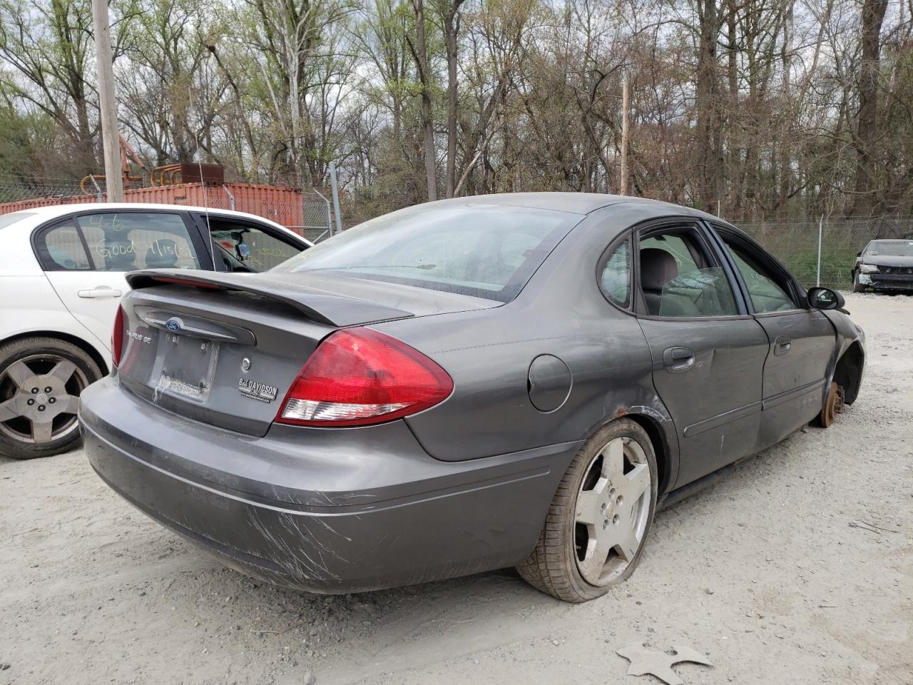 Photo 4 from auction – 2004 FORD TAURUS SE with VIN 1FAFP53U74A135645