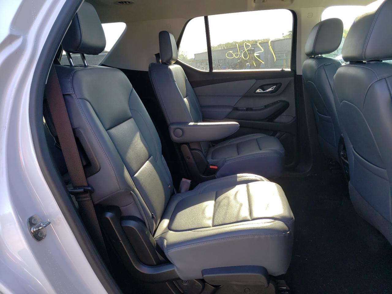 Photo 6 from auction – 2018 CHEVROLET TRAVERSE 2 with VIN 1GNERKKWXJJ197139