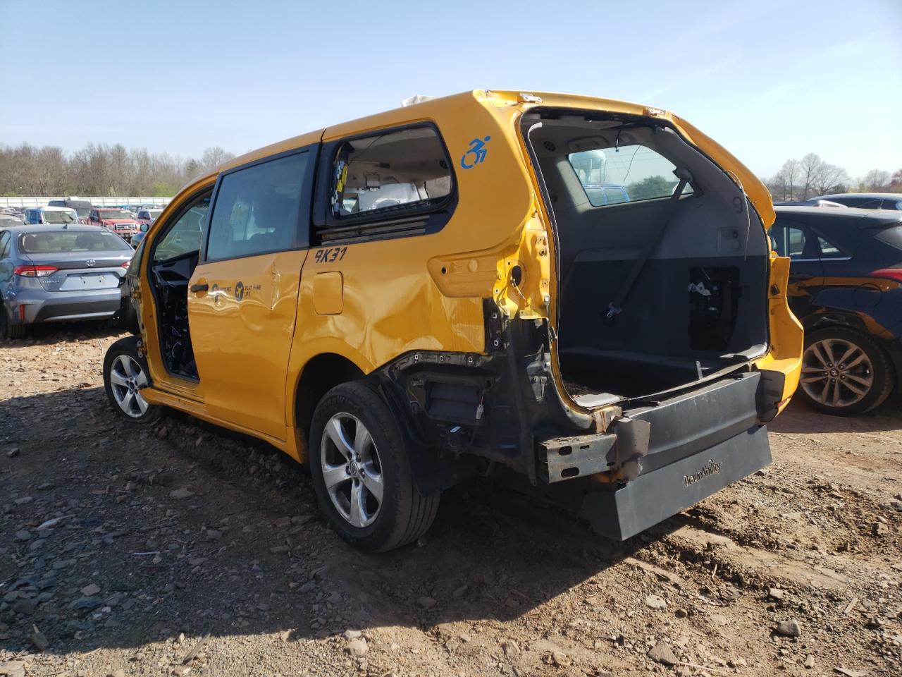 Photo 3 from auction – 2017 TOYOTA SIENNA with VIN 5TDZZ3DC4HS856722