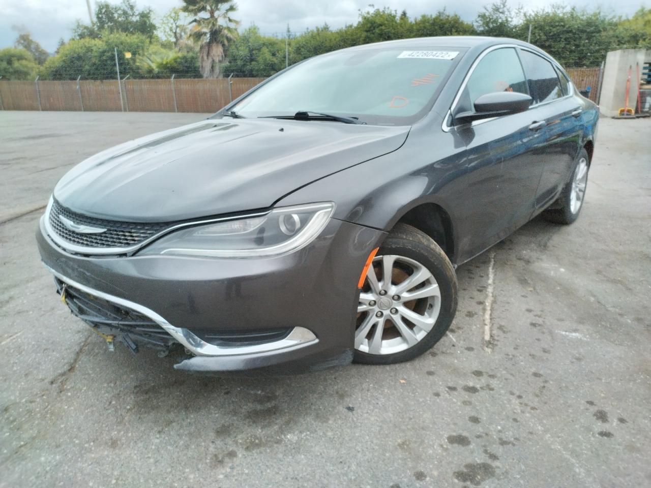 Photo 2 from auction – 2015 CHRYSLER 200 LIMITE with VIN 1C3CCCAB0FN617114
