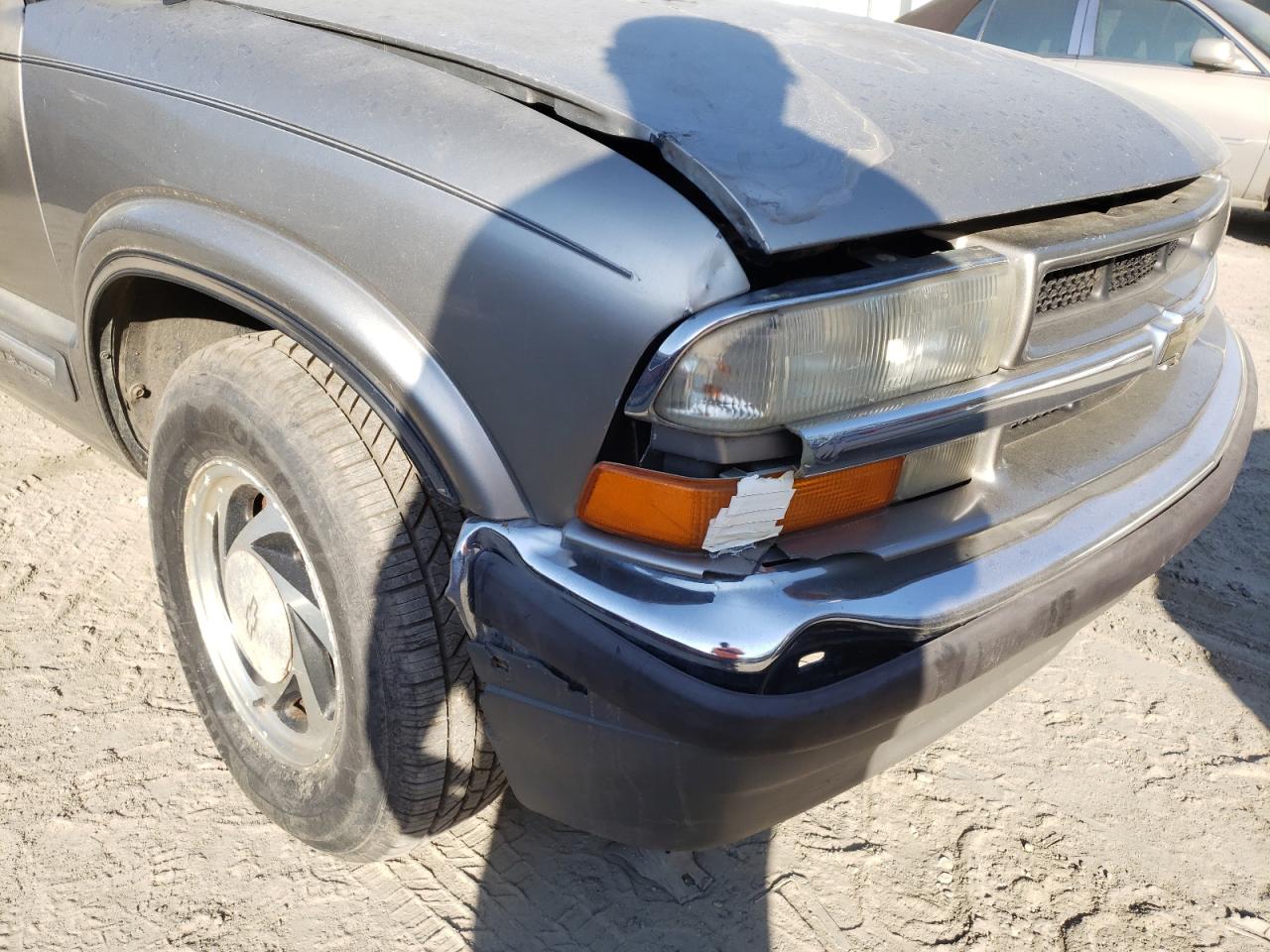 Photo 9 from auction – 1999 CHEVROLET BLAZER with VIN 1GNDT13W6X2176703