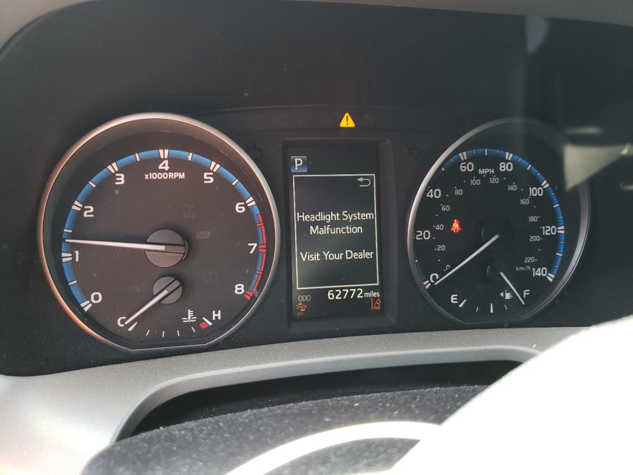 Photo 8 from auction – 2018 TOYOTA RAV4 LE with VIN 2T3BFREV3JW731390