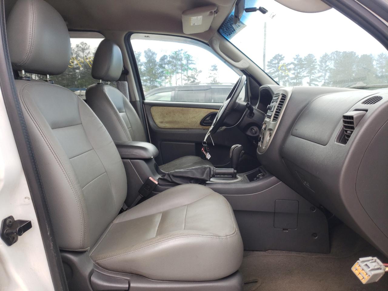 Photo 5 from auction – 2006 FORD ESCAPE XLT with VIN 1FMYU03186KA45532