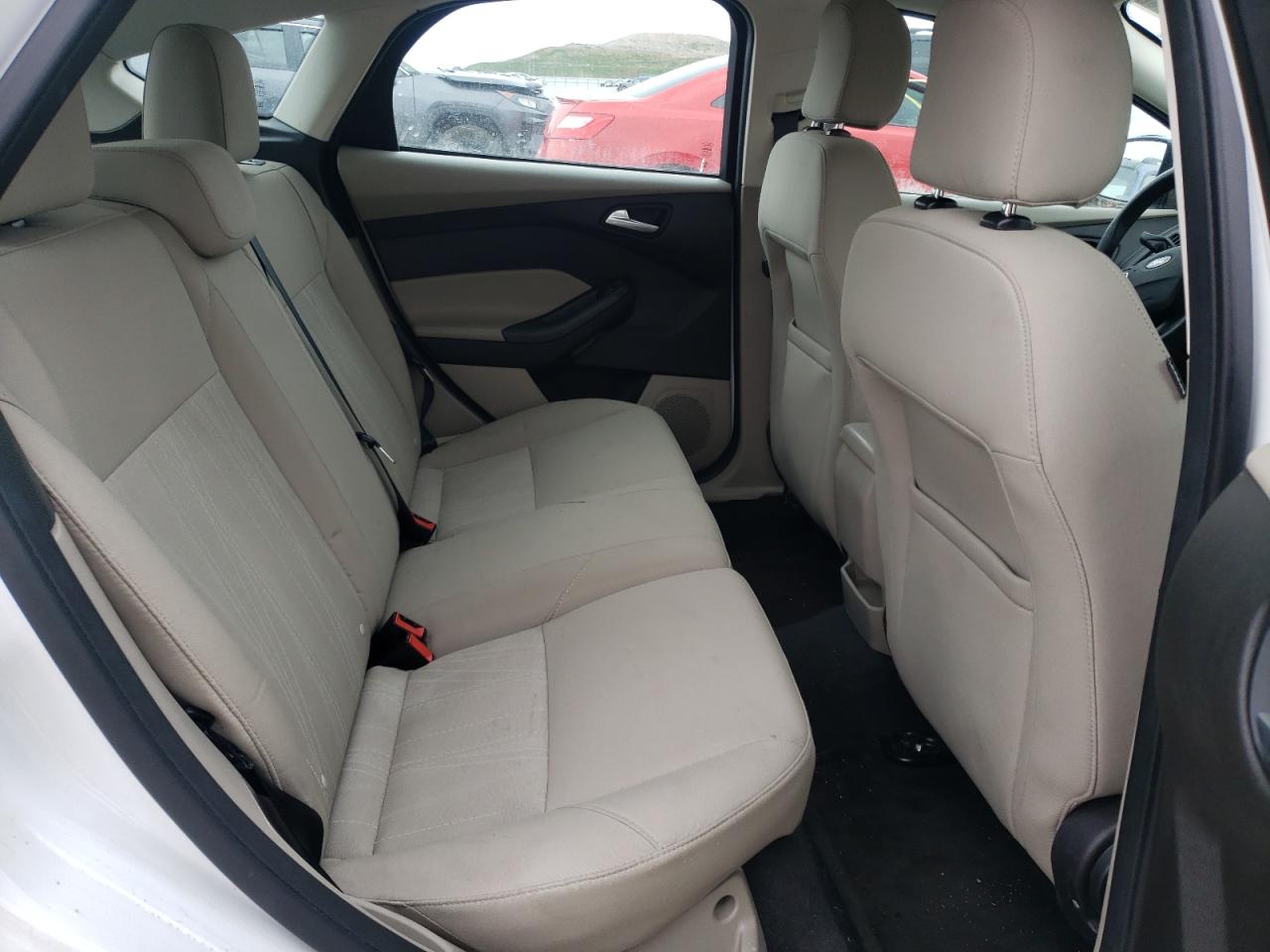 Photo 6 from auction – 2016 FORD FOCUS SE with VIN 1FADP3K22GL286431