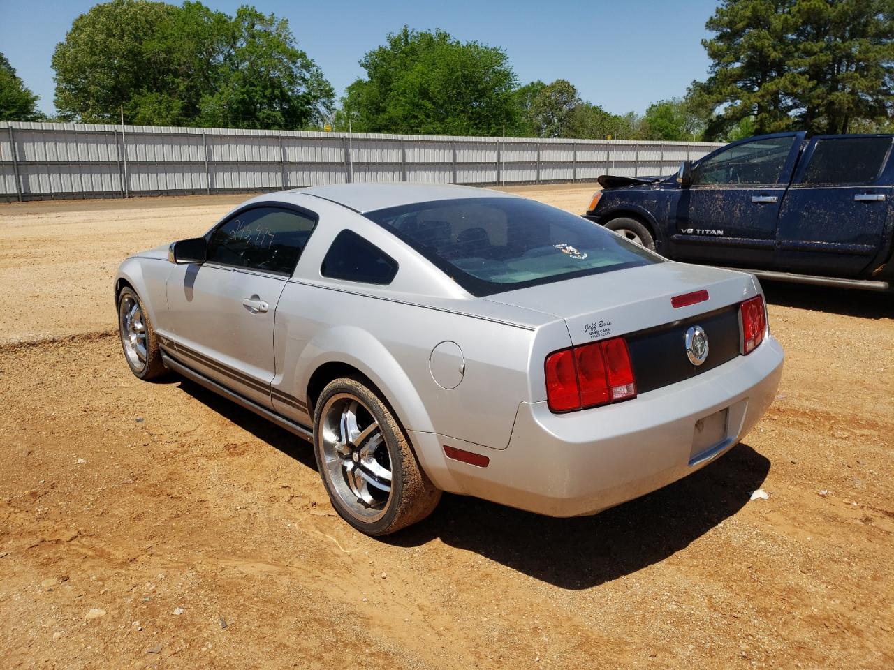 Photo 3 from auction – 2005 FORD MUSTANG with VIN 1ZVFT80N855124763