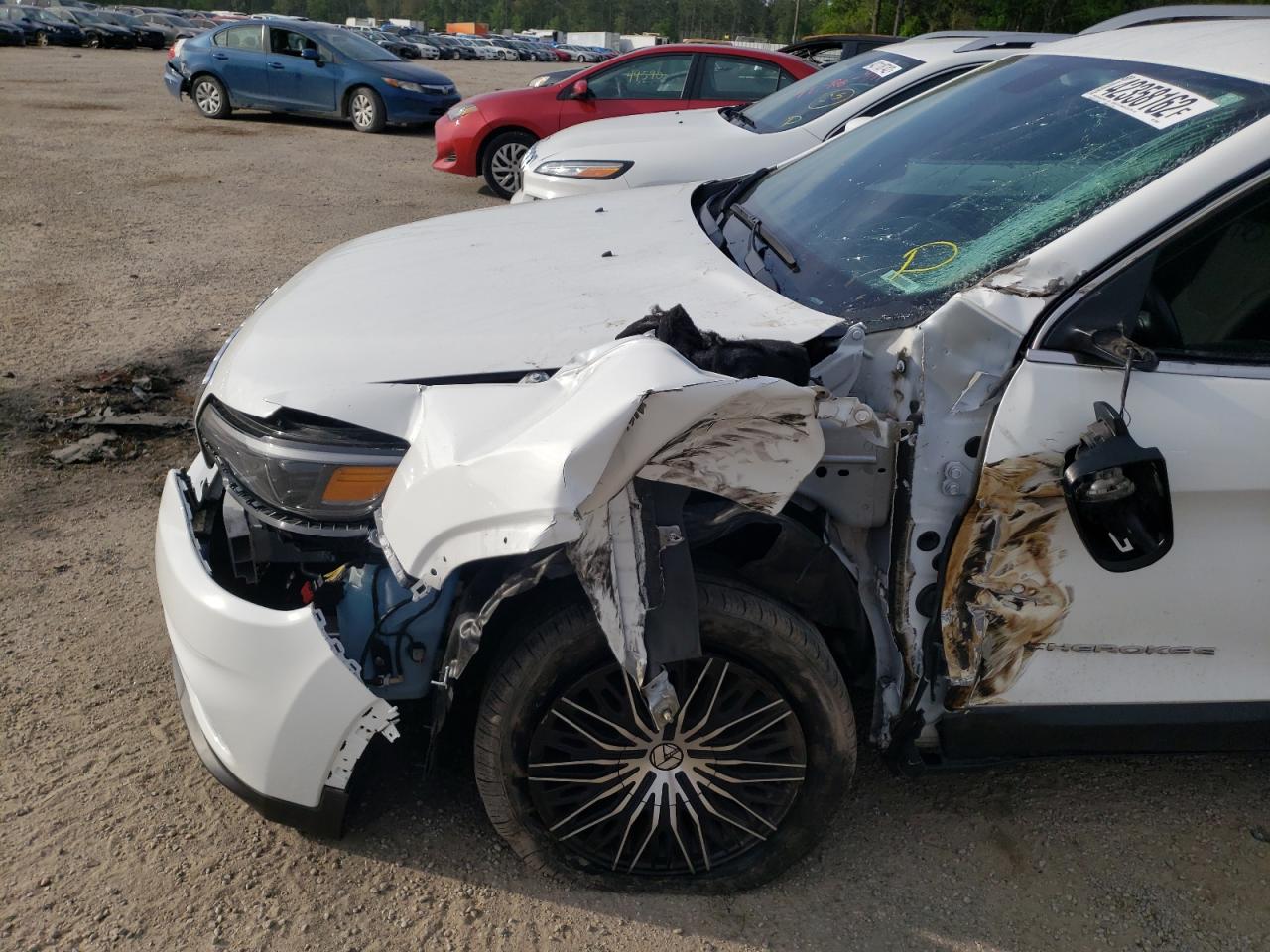 Photo 9 from auction – 2019 JEEP CHEROKEE L with VIN 1C4PJLCX2KD290923