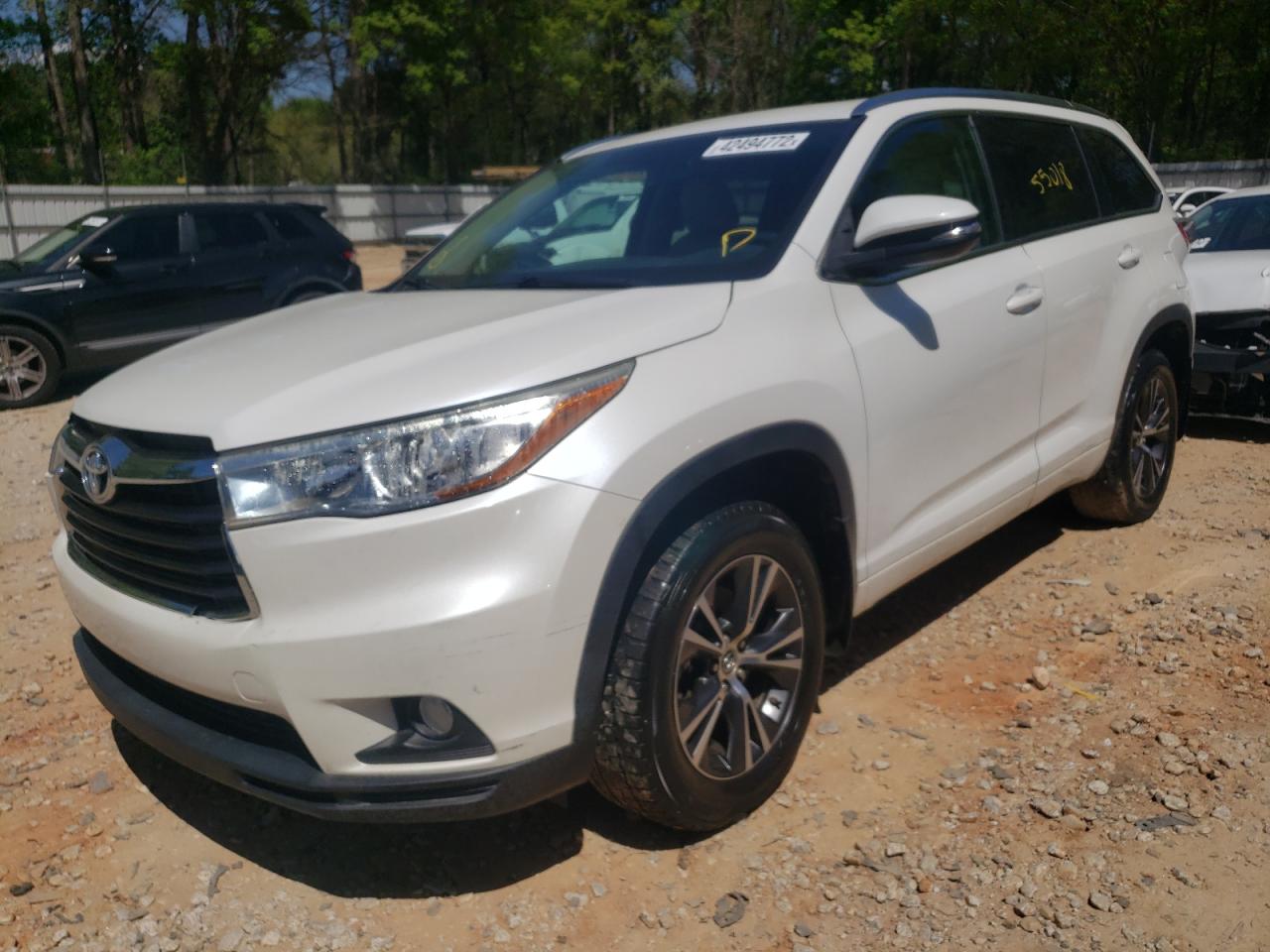 Photo 2 from auction – 2016 TOYOTA HIGHLANDER with VIN 5TDJKRFH4GS234374
