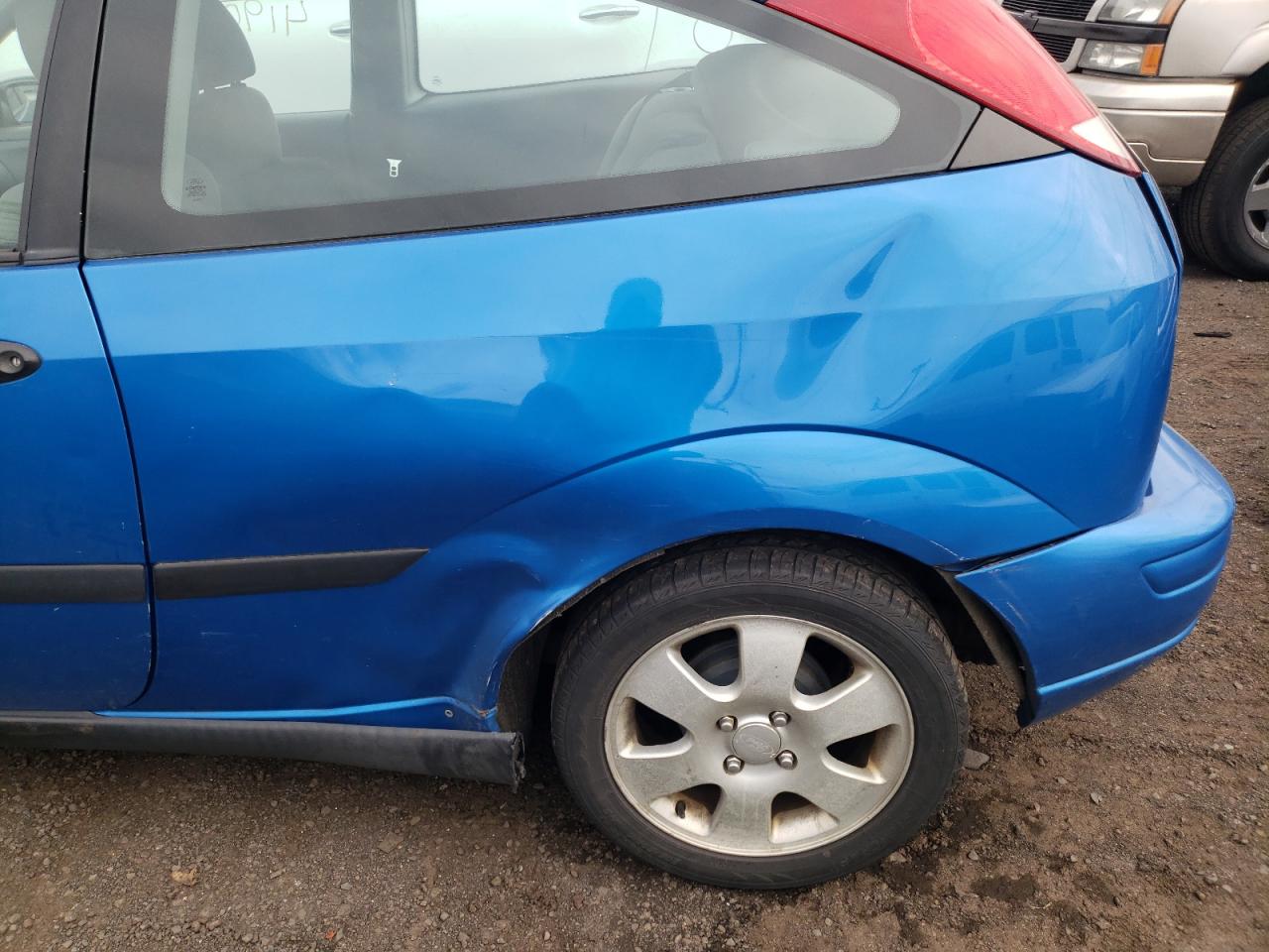 Photo 9 from auction – 2001 FORD FOCUS ZX3 with VIN 3FAFP31341R242555