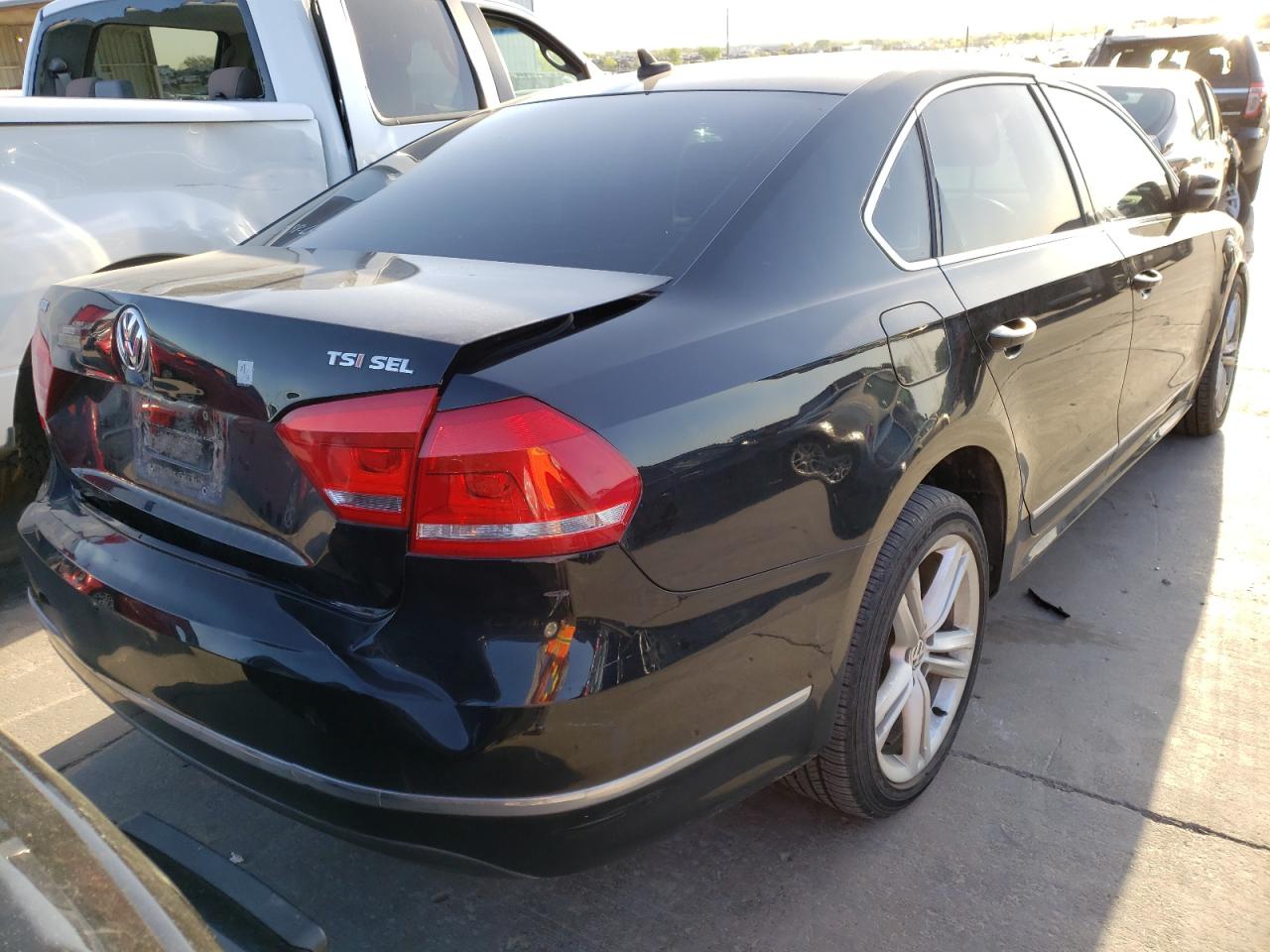 Photo 4 from auction – 2015 VOLKSWAGEN PASSAT SEL with VIN 1VWCS7A35FC017695