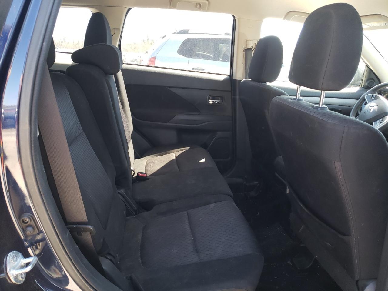 Photo 6 from auction – 2014 MITSUBISHI OUTLANDER with VIN JA4AD2A30EZ008092