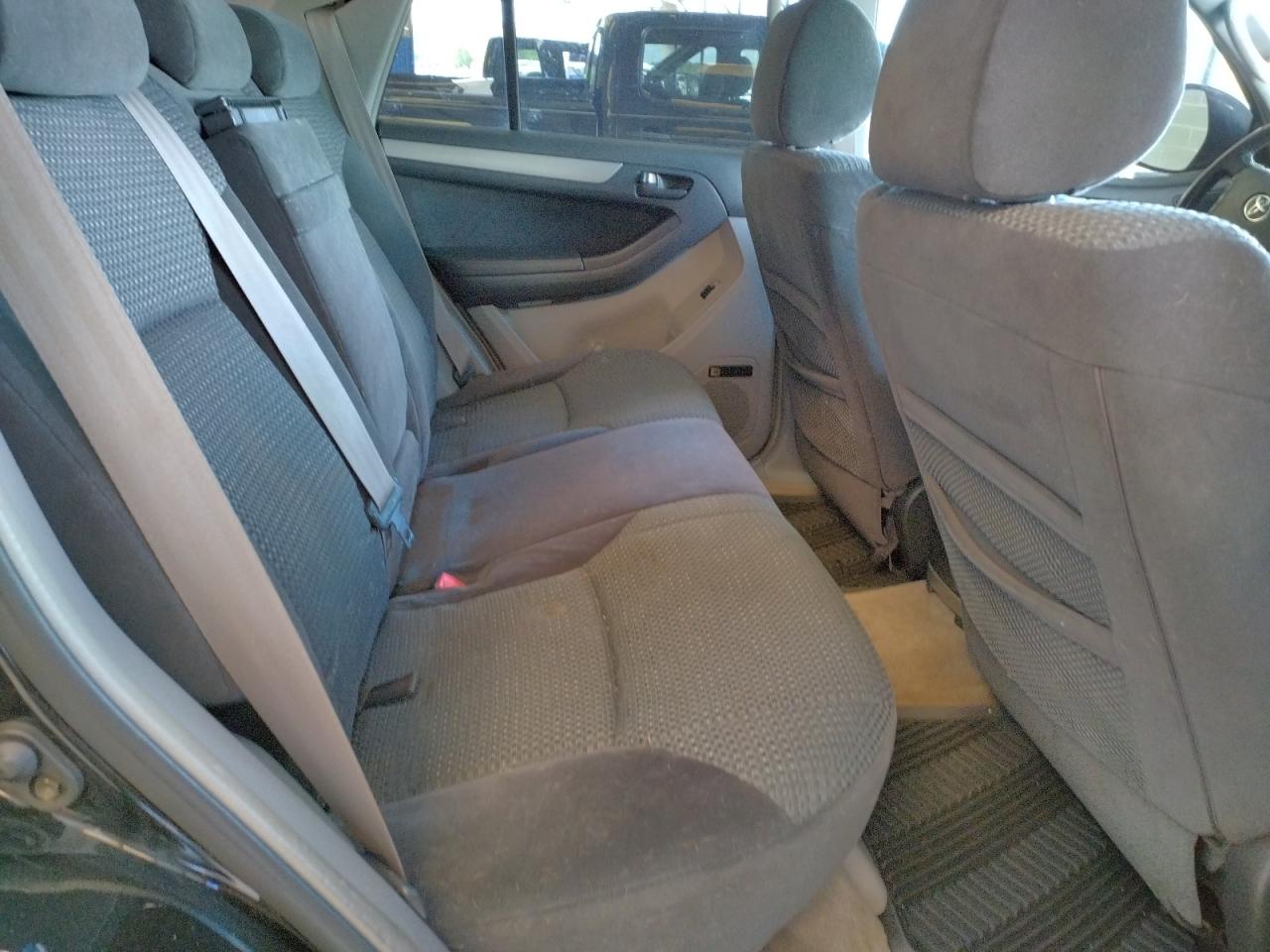 Photo 6 from auction – 2005 TOYOTA 4RUNNER SR with VIN JTEZU14R650055808