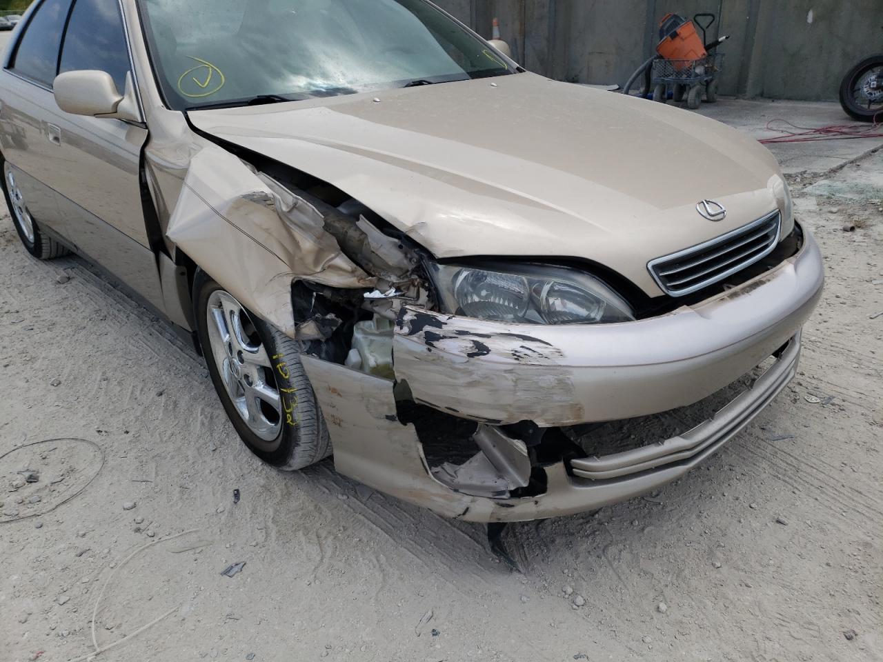 Photo 9 from auction – 2000 LEXUS ES 300 with VIN JT8BF28G1Y0246621