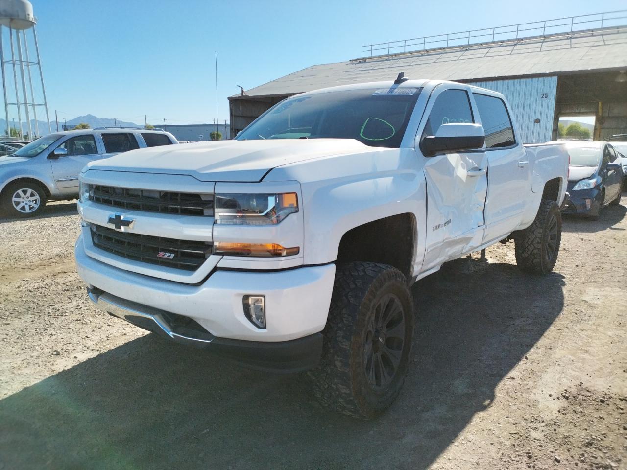 Photo 2 from auction – 2017 CHEVROLET SILVERADO with VIN 3GCUKREC1HG199747