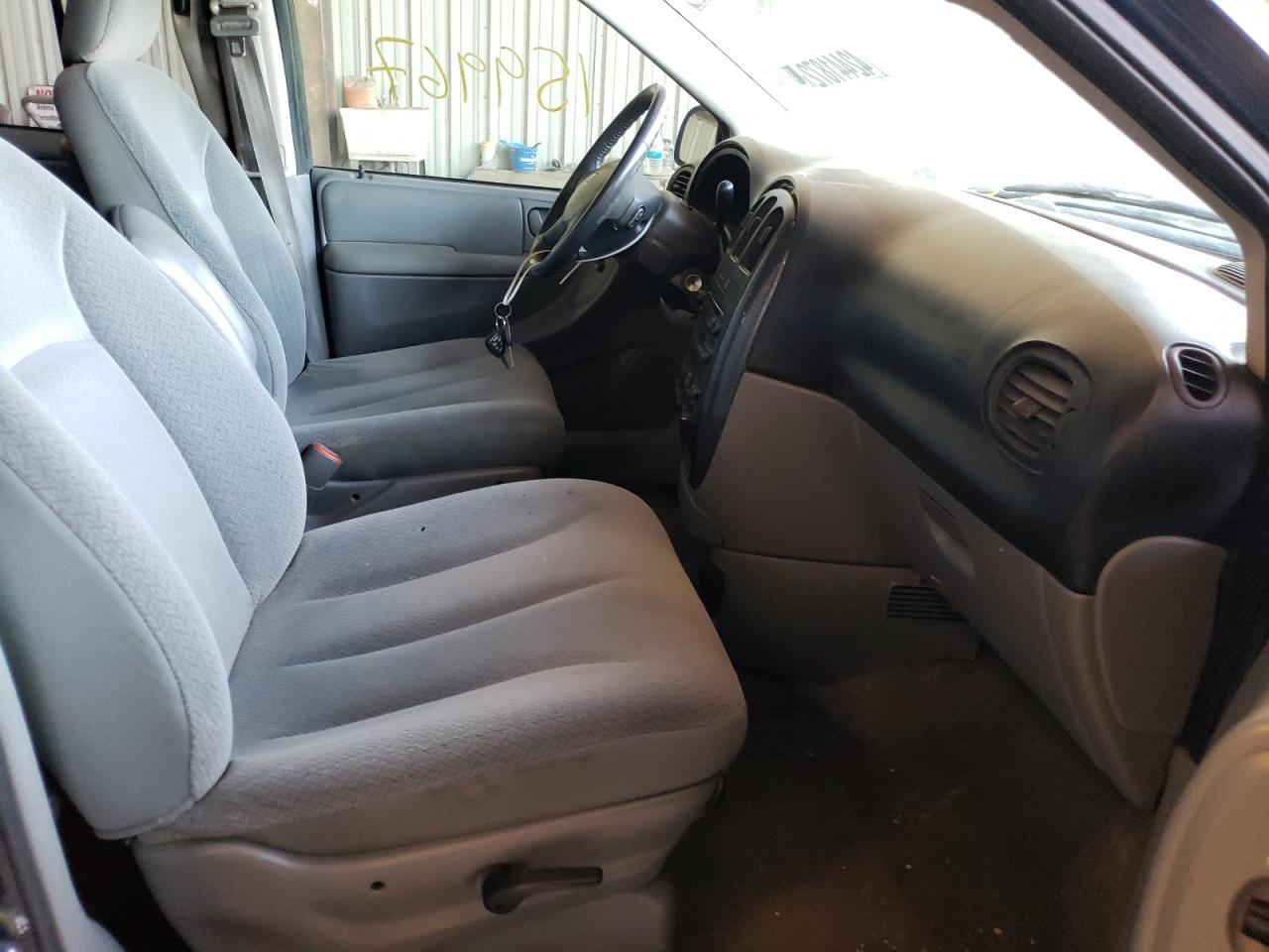 Photo 5 from auction – 2005 DODGE GRAND CARA with VIN 2D4GP44L95R392773