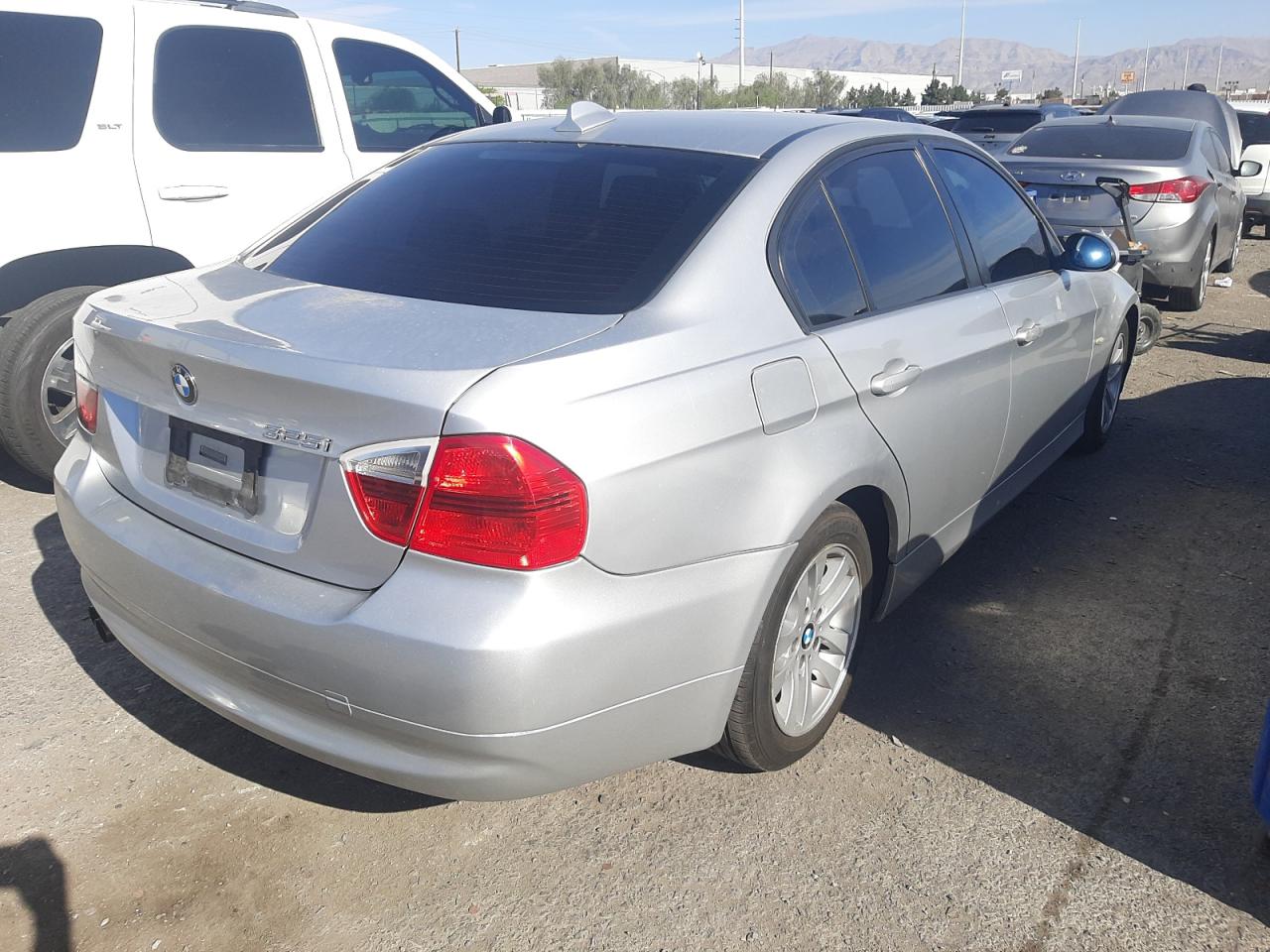 Photo 4 from auction – 2006 BMW 325 I with VIN WBAVB13596KX38340