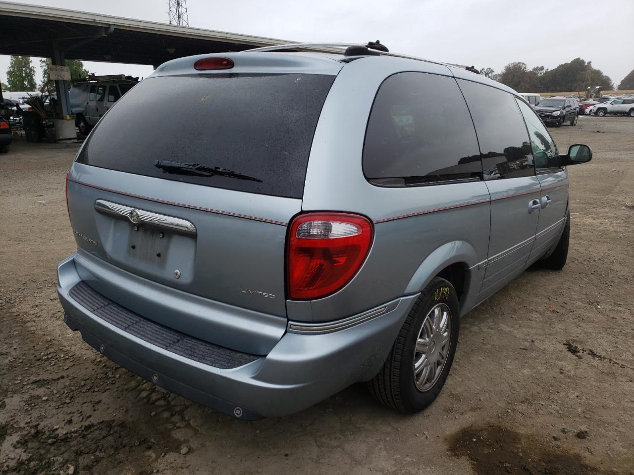 Photo 4 from auction – 2005 CHRYSLER TOWN & COU with VIN 2C8GP64L85R226607