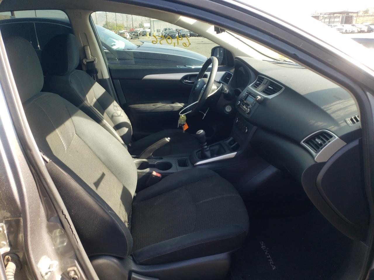 Photo 5 from auction – 2017 NISSAN SENTRA S with VIN 3N1AB7AP1HY334304