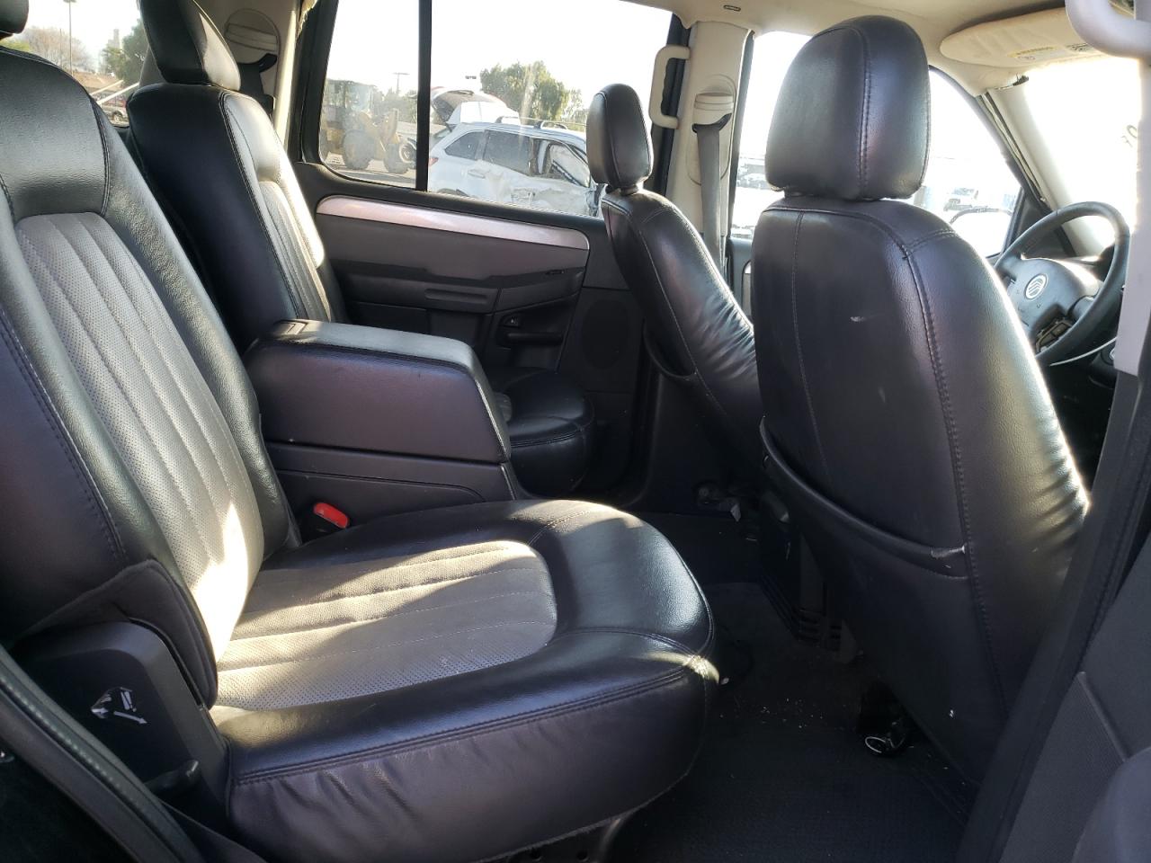 Photo 6 from auction – 2004 MERCURY MOUNTAINEE with VIN 4M2DU66K74ZJ28815