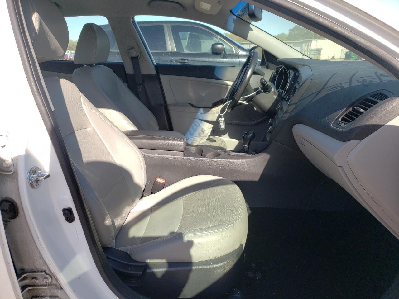 Photo 5 from auction – 2012 KIA OPTIMA EX with VIN 5XXGN4A75CG035848
